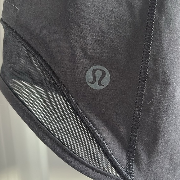 Lululemon Black Hotty Hot High Rise 4” Shorts S 6 - Picture 3 of 4
